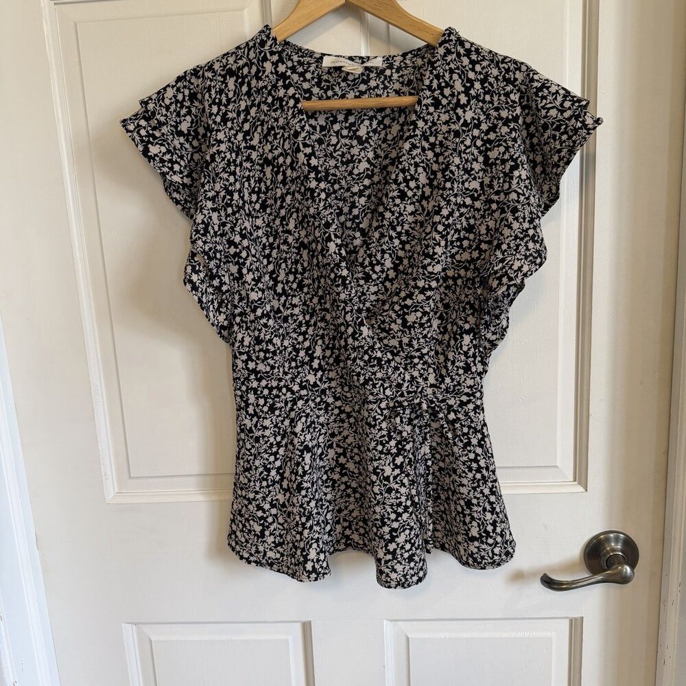 Monteau Los Angeles Womens M Black White Floral V-Neck Flutter Sleeve Tie Blouse - Picture 10 of 11